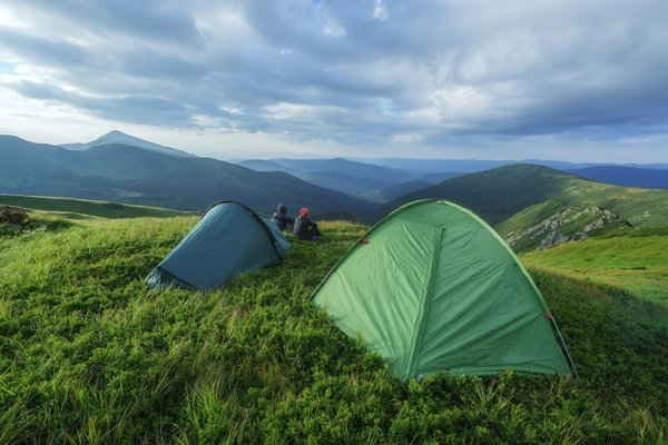 Comment choisir une tente pour un camping en région de haute montagne en hiver?